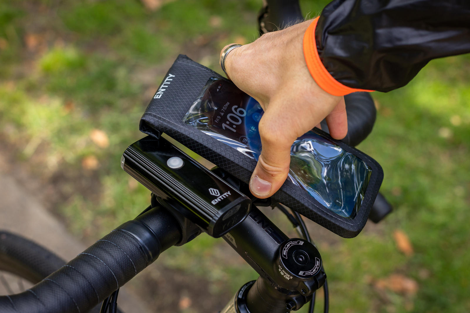 Iphone holder for on sale mountain bike